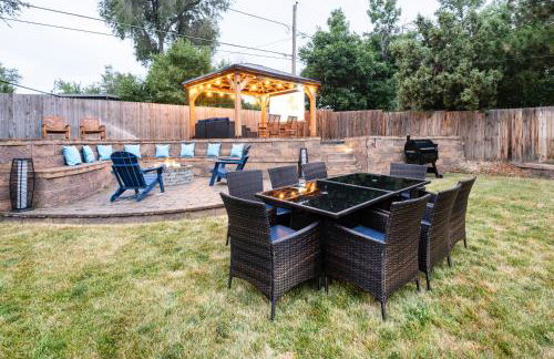 Stylish House with Hot Tub, Fire Pit Pool table near Denver - Photo 32