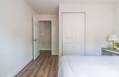 Cozy Craftsman Cottage 10 minutes away from DT! - Foto 22