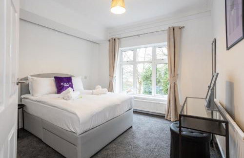 Pillo Rooms - Spacious 4 Bedroom Detached House close to Heaton Park - Foto 51