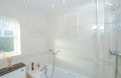 A Riverside Paradise in The City w Garden and Free Parking - A 2 Bed Home in London Sleeps 4! - Foto 31