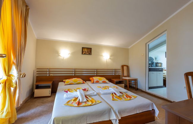 1 Bedroom Apartment in Dafinka Guest House - Photo 1