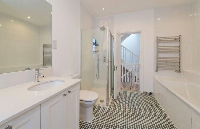 Spacious 7 Bedroom Family Home Barnes - Foto 19