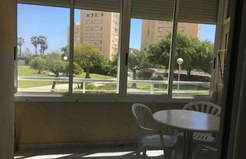 Apartamento segunda línea de playa con piscina - Photo 8