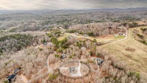 WolfCabin Lux Family Home, Fire Pit, Hot Tub, ADA ramp, ez paved rds - Foto 3