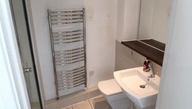 Modern 2 Bedroom Penthouse with Balcony & Parking - Foto 4