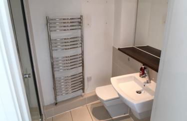 Modern 2 Bedroom Penthouse with Balcony & Parking - Foto 4