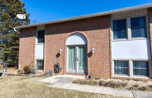 Charming 3BR Home With a Deck and Yard - Photo 21