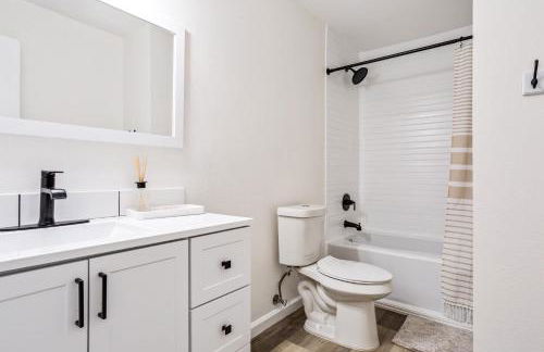 The Craftsman on Clay-Downtown-4 Blocks to Silos-Hot Tub and Cowboy Pool - Foto 25