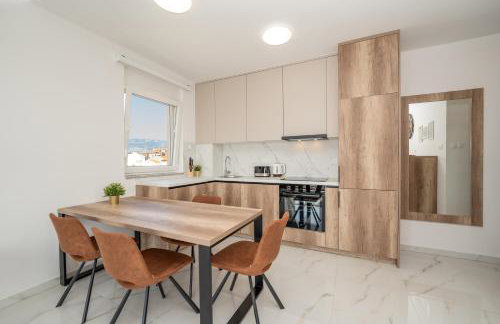 Poolside Hideout Apartments - Photo 71