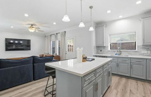 O18A Spacious 3BR Sleeps 10 Two Living Areas Houston - Foto 31