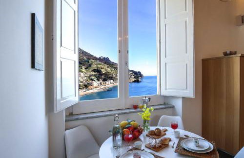 Starhost - CASTLE MEZZACAPO seaview terrace, garden and parking - Foto 9