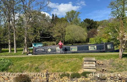 Canalside walks Riddlesden Local to Skipton Ilkley Haworth & Keighley Worth Valley Railway - Foto 1