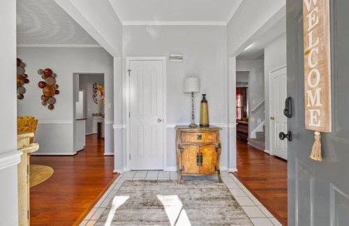 Elegant Retreat Spacious with Outdoor Fireplace - Foto 2