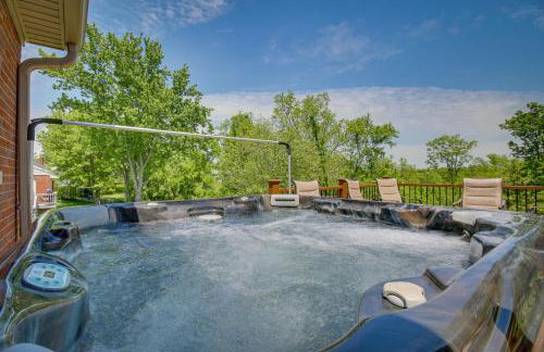 Home with Hot Tub and Deck about 3 Mi to Ark Encounter! - Foto 32