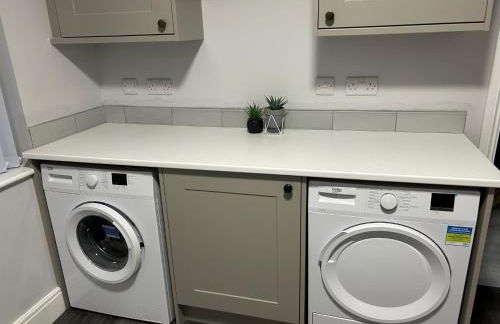 Beachfront Apartment 3 Bedrooms Sleeps 7 - Gateway to the Lake District - Newly Refurbished - Foto 11