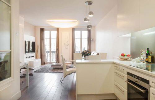 Two Bedroom Luxury Apartment - Balcony with View of Notre Dame - Foto 31