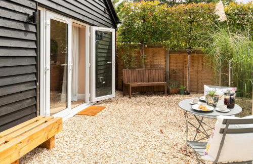 The Lodge - Elegant Comfort in a Peaceful Setting - Photo 32