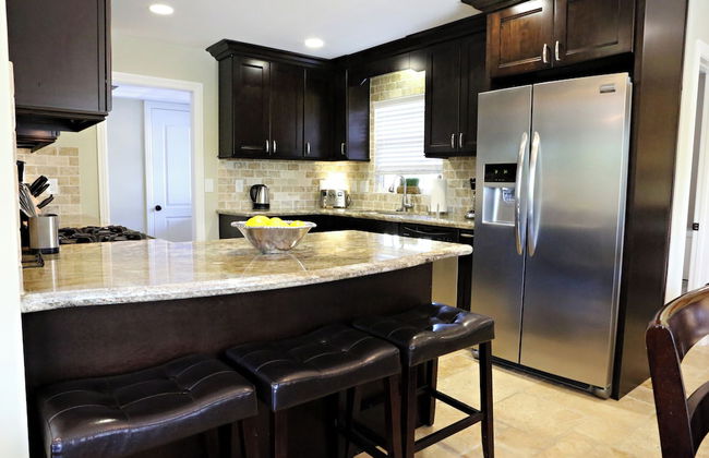 Highly Upgraded, 5 Bed, 4.5 ba, New Pool W/jacuzzi, 1/2 Mile Walk to Disney - Foto 17