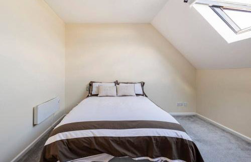 Charming Entire 2-Bedroom House in Milton Keynes - Photo 23