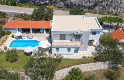 Villa Pasika with private 31m2 pool, summer kitchen with BBQ, 4 bedrooms - Photo 5