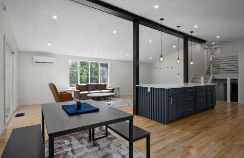 *NEW* Large Backyard ~ Game Room ~ Firepit ~ Lake - Foto 20