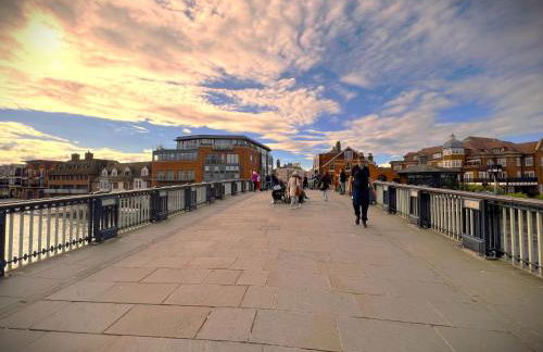 Elegant Windsor Flat - Short Walk to Windsor Castle, River Thames & Train Station - Foto 35