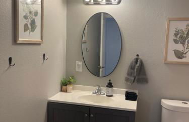 The Deannie Apt #6 - Simple and Homey 2bd w/ WiFi - Foto 4