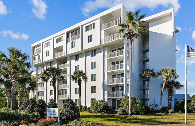 Cute 2 bedroom overlooking Harbor and Tennis Courts Condo by RedAwning - Foto 54