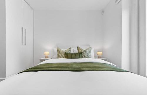 Minimal Designer Home with a Beautiful Garden - Foto 13