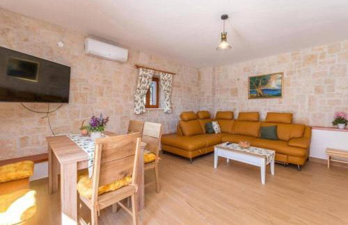 The Grandfather's courtyard villa with heated pool - Foto 19