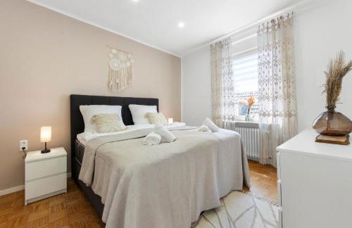 Stay COZY - TOP LAGE - Kingsize Betten - Parkplatz - Balkon - Netflix - Foto 1