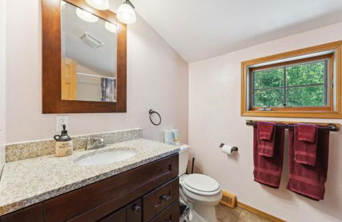 Dog-friendly 6-acre 5BR 3BA home, game room, deck, Wisconsin Dells 10min - Foto 36