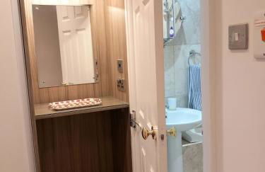 Smitten House 4 Bedroom RHYL - Photo 25