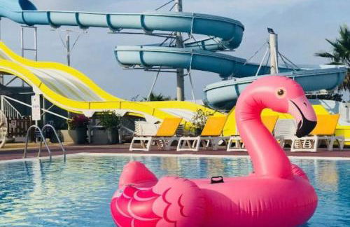 Joli Bungalow 464, 4-6 pers, wifi, terrasse, Camping Siblu Lac des Rêves Lattes - Foto 18