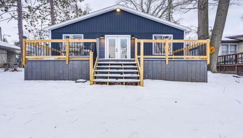 Riverfront Michigan Cottage with Fire Pit and Kayaks! - Foto 3