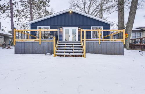 Riverfront Michigan Cottage with Fire Pit and Kayaks! - Foto 3