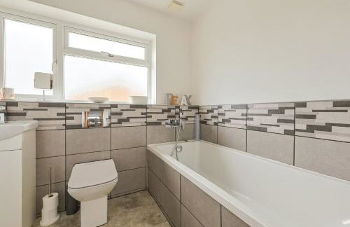 Spacious Self Contained Annexe with Parking - Pass the Keys - Foto 6