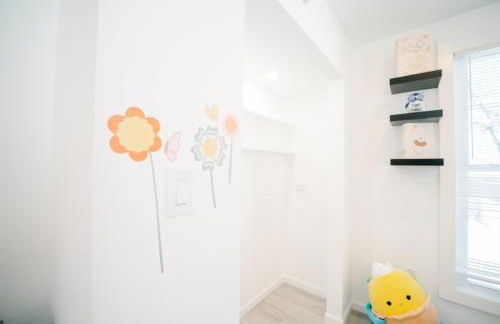 Modern 5BR DC Home Free Parking Steps from Metro Family-Friendly - Photo 29