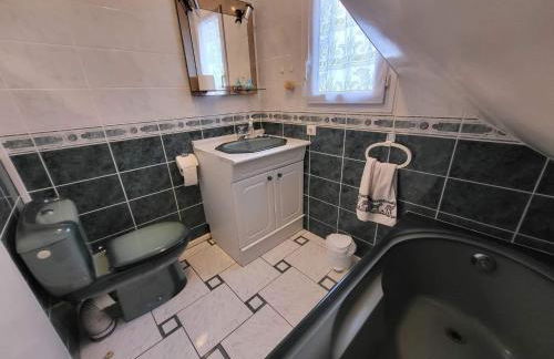 Appartement 3 chambres 6 pers rez de Jardin 5min plage quartier du Phare Location du dimanche au dimanche en juillet et aout - Photo 17