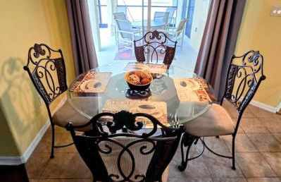 Joyful and Bright 4 Bedroom 3 Bathroom Pool Home - Foto 29