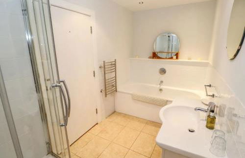 Penarvon House - Stunning Waterfront Escape with Games Room - Foto 10