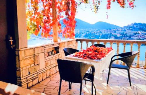 Dalmatian House, spacious stone terraces, balcony , views - Foto 1