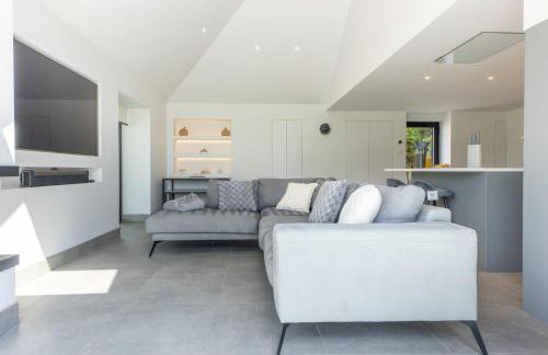 Perfect Family Retreat with Hot Tub, Nr the Lakes - Foto 3