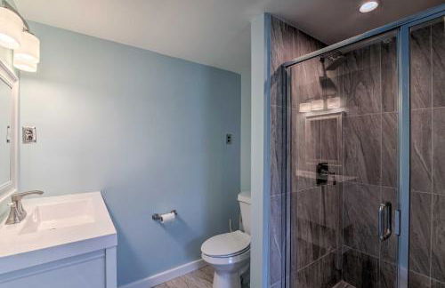 Luxurious Waterfront Home with Private Pier and Views! - Foto 27