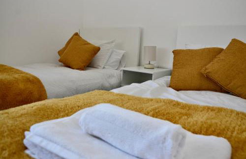 Modern 3 bed home, Free Parking, Free Netflix and WIFI - Foto 6