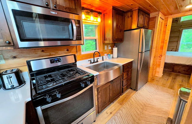 B11 NEW Awesome Tiny Home With A C Mountain Views Minutes to Skiing Hiking Attractions - Photo 12