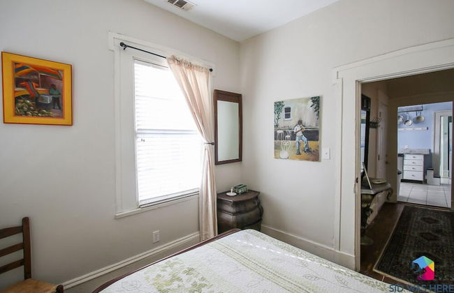 Artist's House Upper Apt Walk to Forsyth - Photo 16