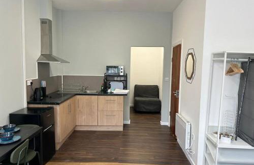 City-Centre Studio · Self-Contained · Sleeps 3 - Foto 4