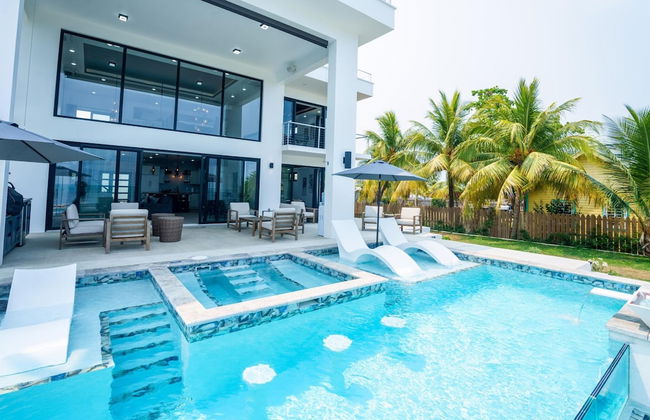 Spacious 4-bed Villa in Placencia Village w Pool - Foto 27