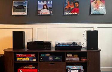 Ankenys Best Hot tub Theatre Room Game Room - Foto 52